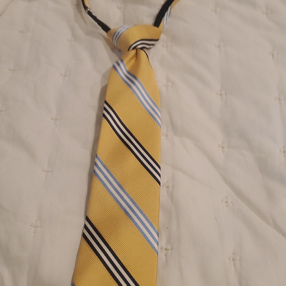 Izod Boy's Zipper Yellow Tie - Picture 2 of 6